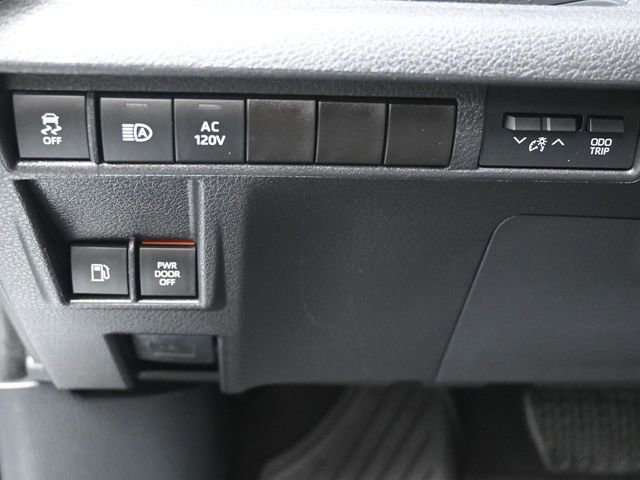 Used 2025 Toyota Sienna Limited image 20