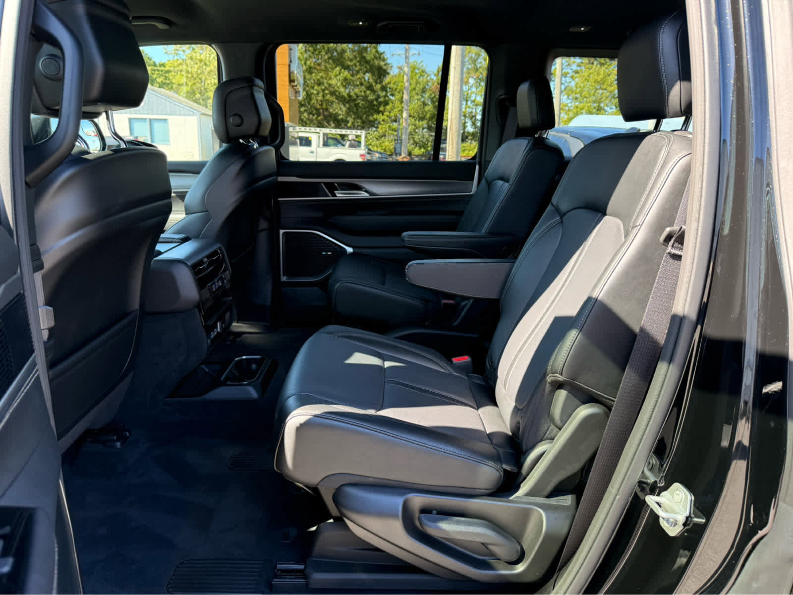 Used 2025 Jeep Wagoneer Series II image 27