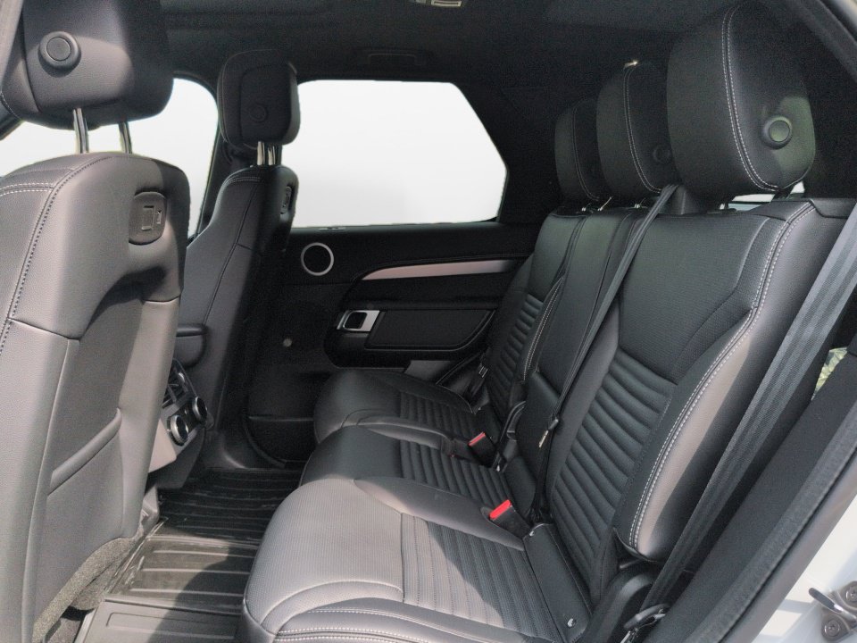 Certified 2025 Land Rover Discovery Dynamic SE AWD/4WD image 13