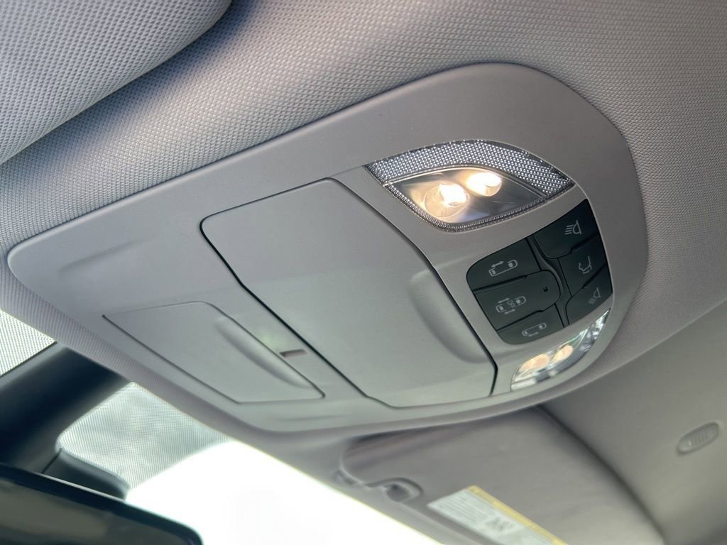 Used 2024 Chrysler Pacifica Touring-L image 43