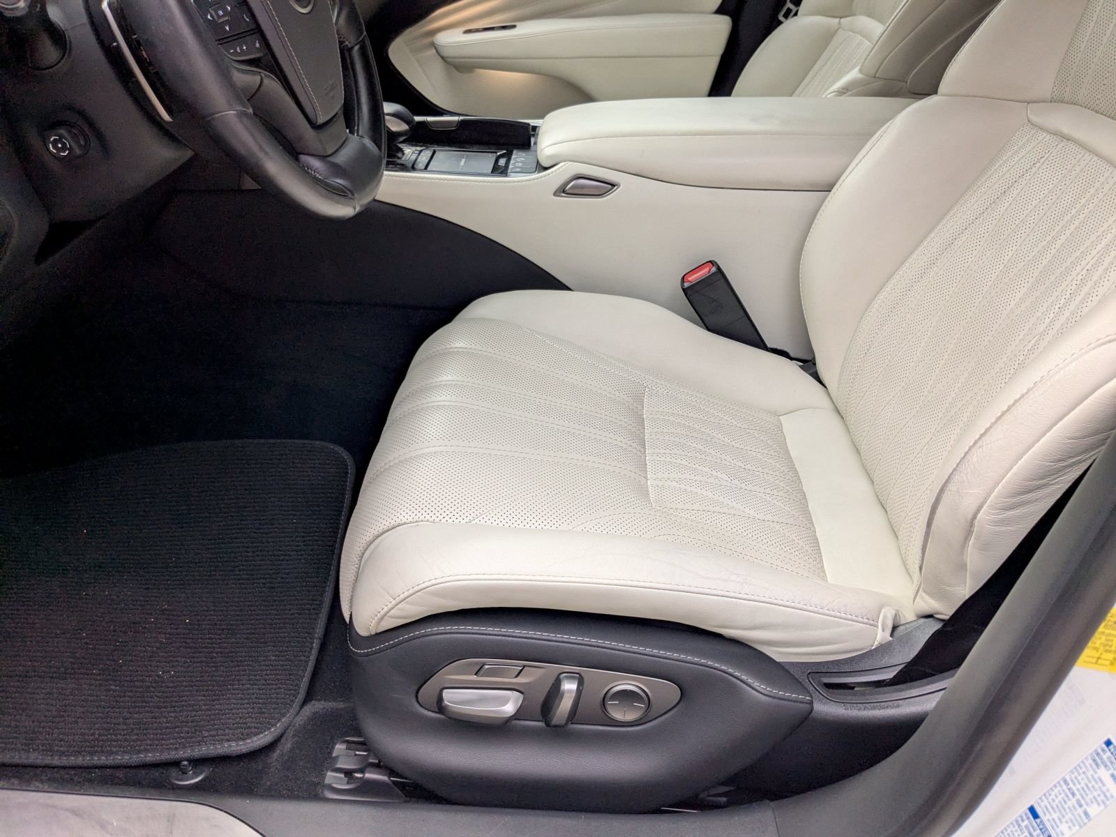 Certified 2022 Lexus LS 500h AWD w/ Luxury Package image 8