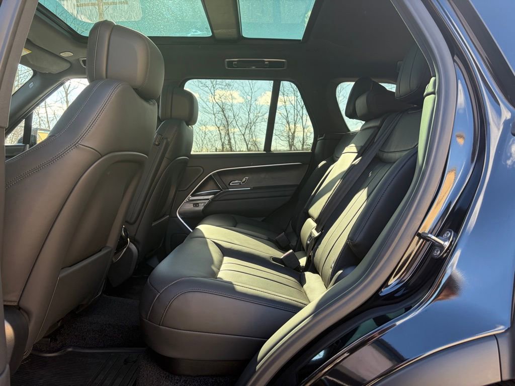New 2025 Land Rover Range Rover SE image 13