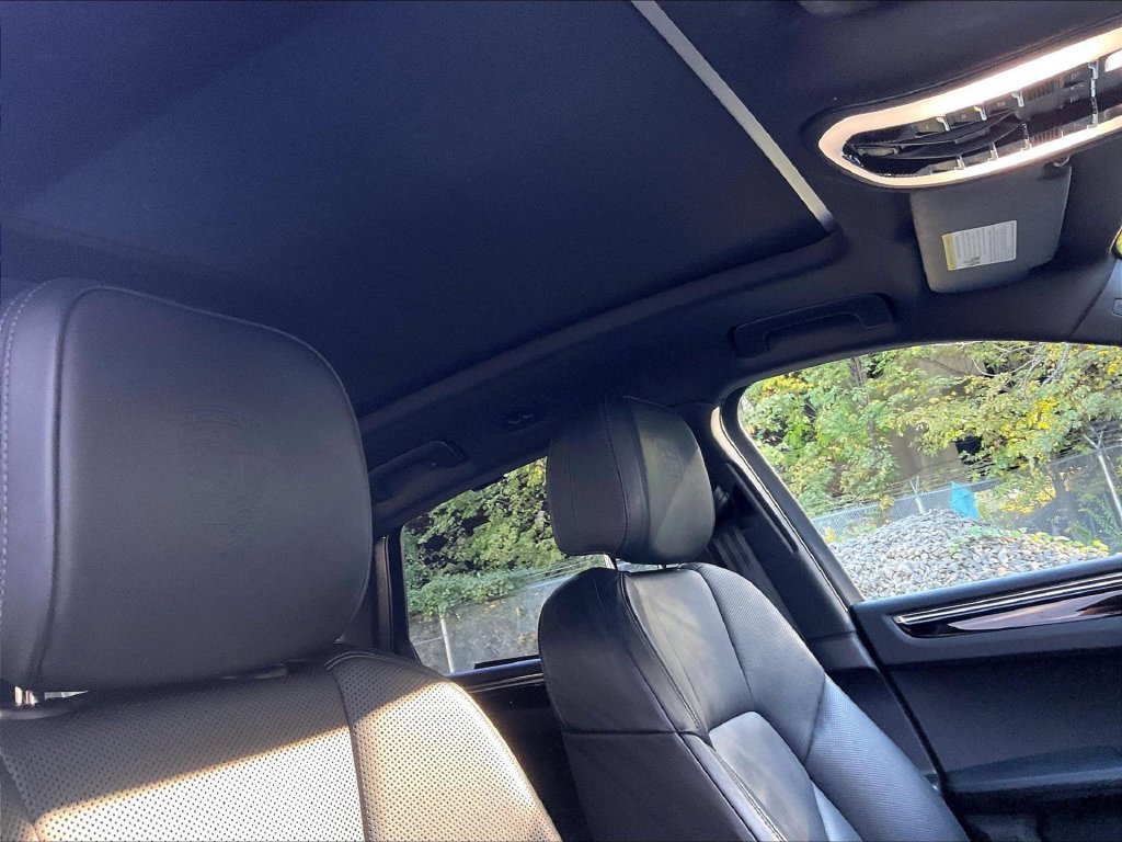 Certified 2023 Porsche Macan AWD/4WD image 25