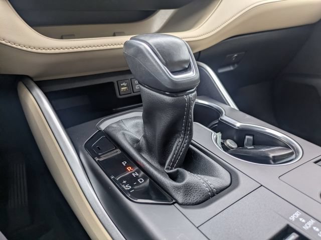 Used 2024 Toyota Highlander XLE AWD/4WD image 32