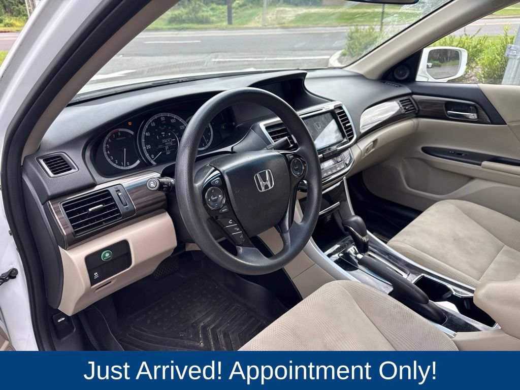 Used 2017 Honda Accord EX image 8