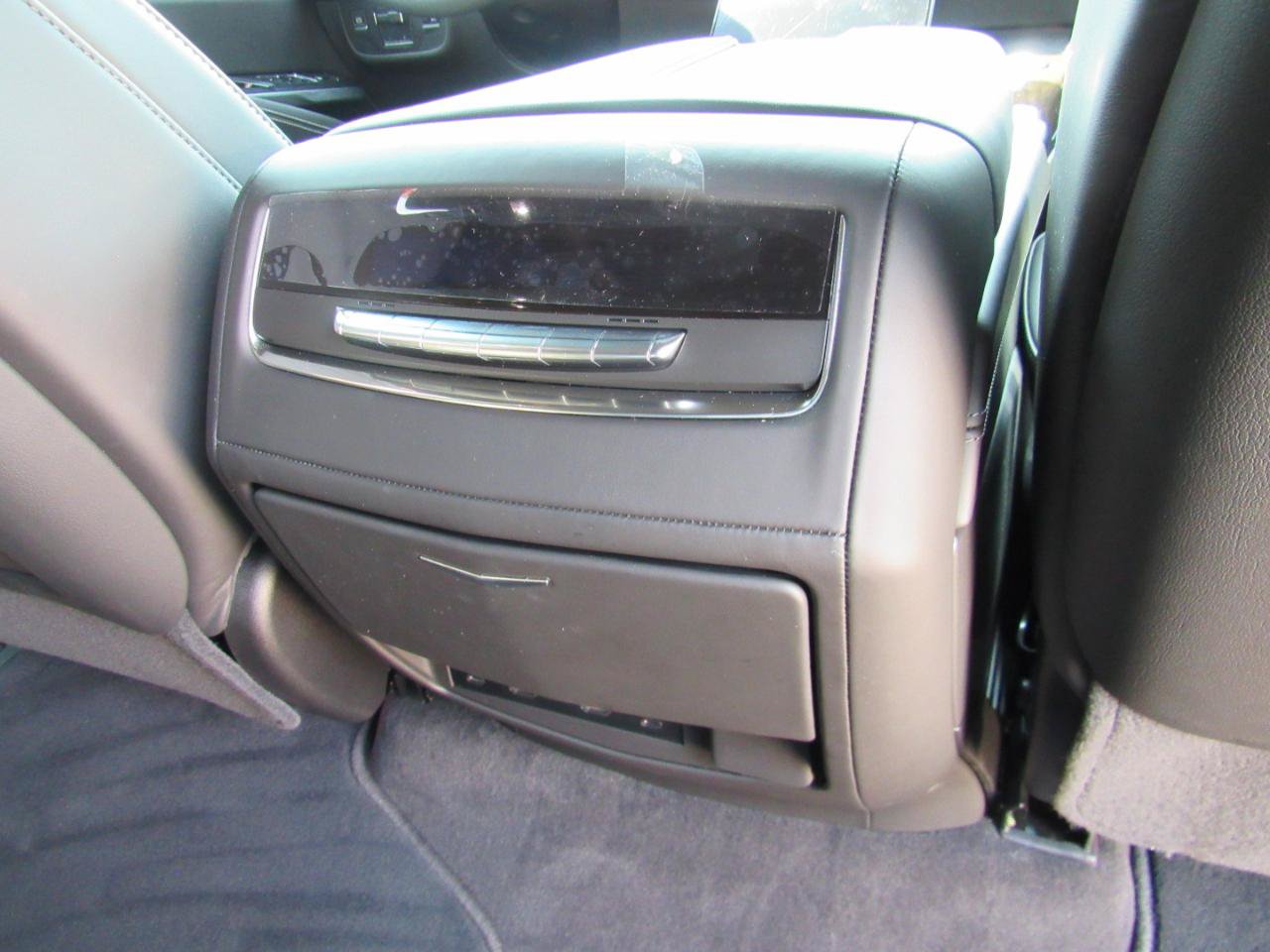 Used 2026 Cadillac Escalade Platinum Sport w/ LPO, ONYX Package AWD/4WD image 46