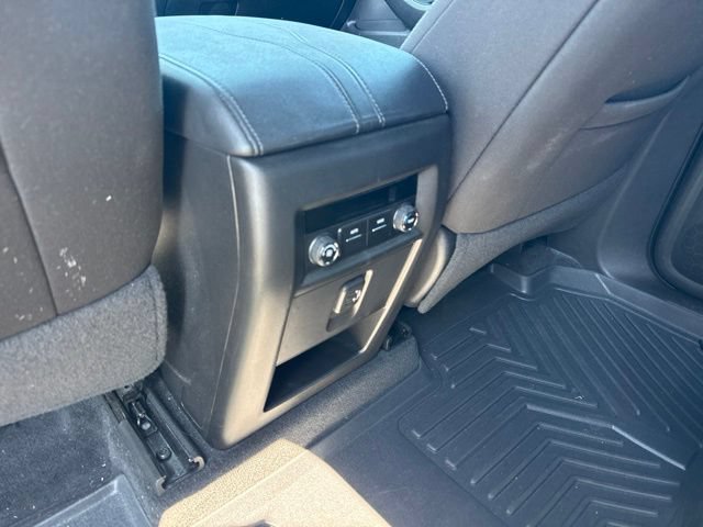 Used 2023 Chevrolet Traverse LT FWD image 14