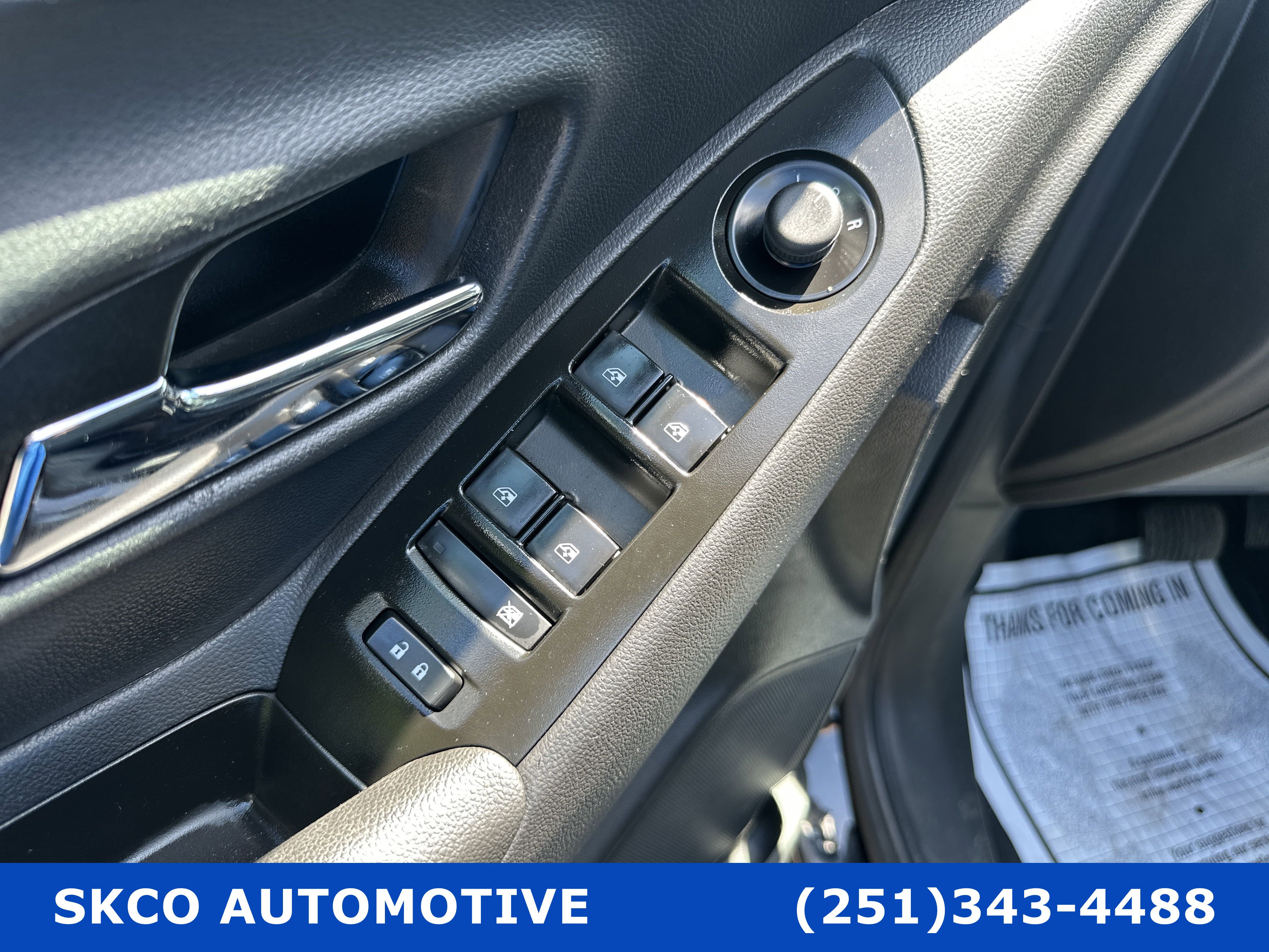 Used 2022 Chevrolet Trax LT w/ LT Convenience Package image 22