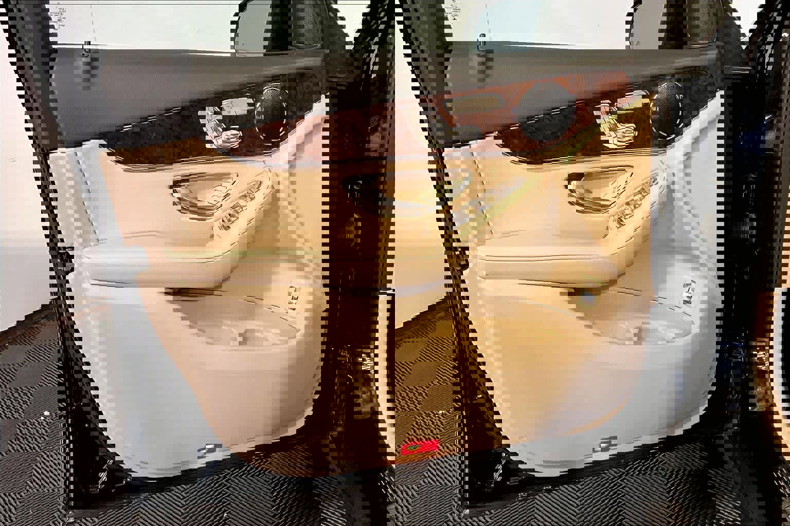 Used 2018 Mercedes-Benz GLC 300 4MATIC image 22