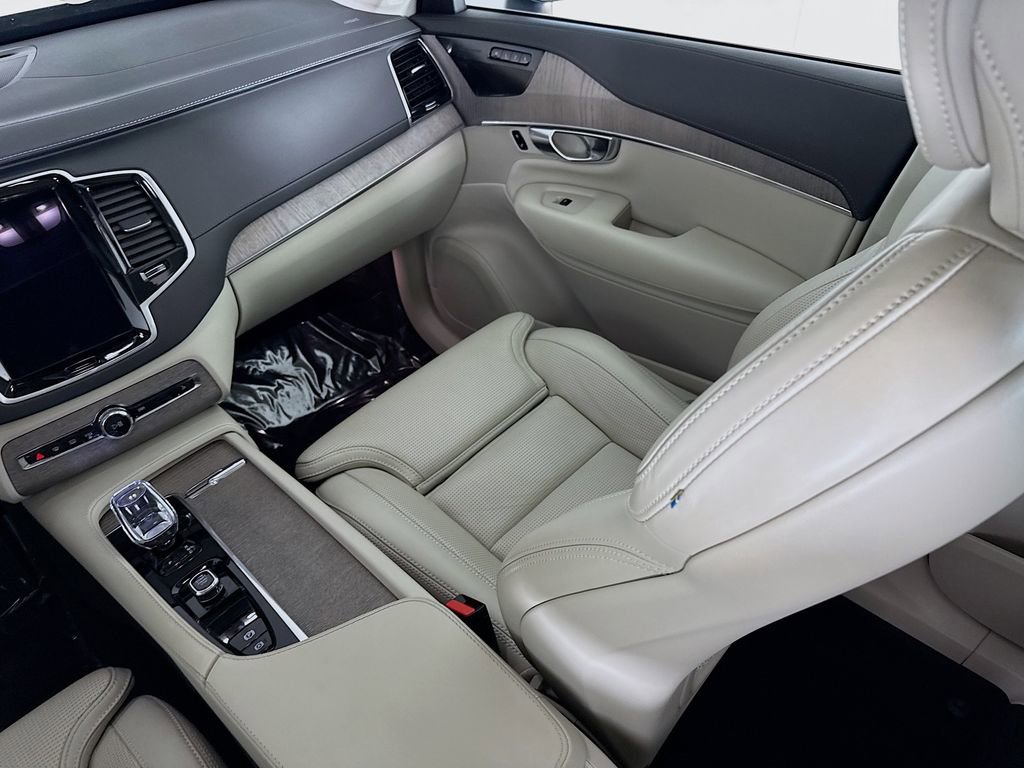 Certified 2023 Volvo XC90 B6 Ultimate w/ Protection Package Premier image 25