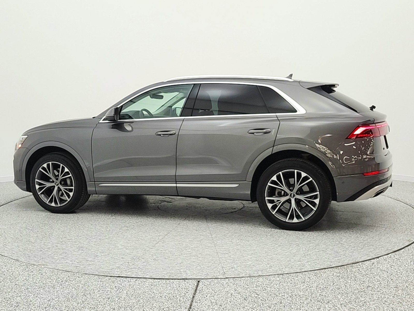 Used 2024 Audi Q8 Premium Plus AWD/4WD image 8