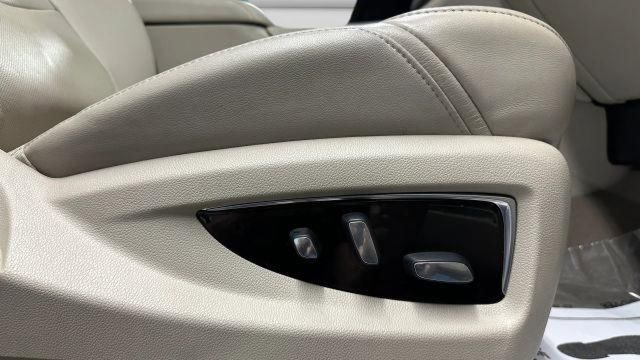 Used 2019 Cadillac Escalade Premium Luxury image 15