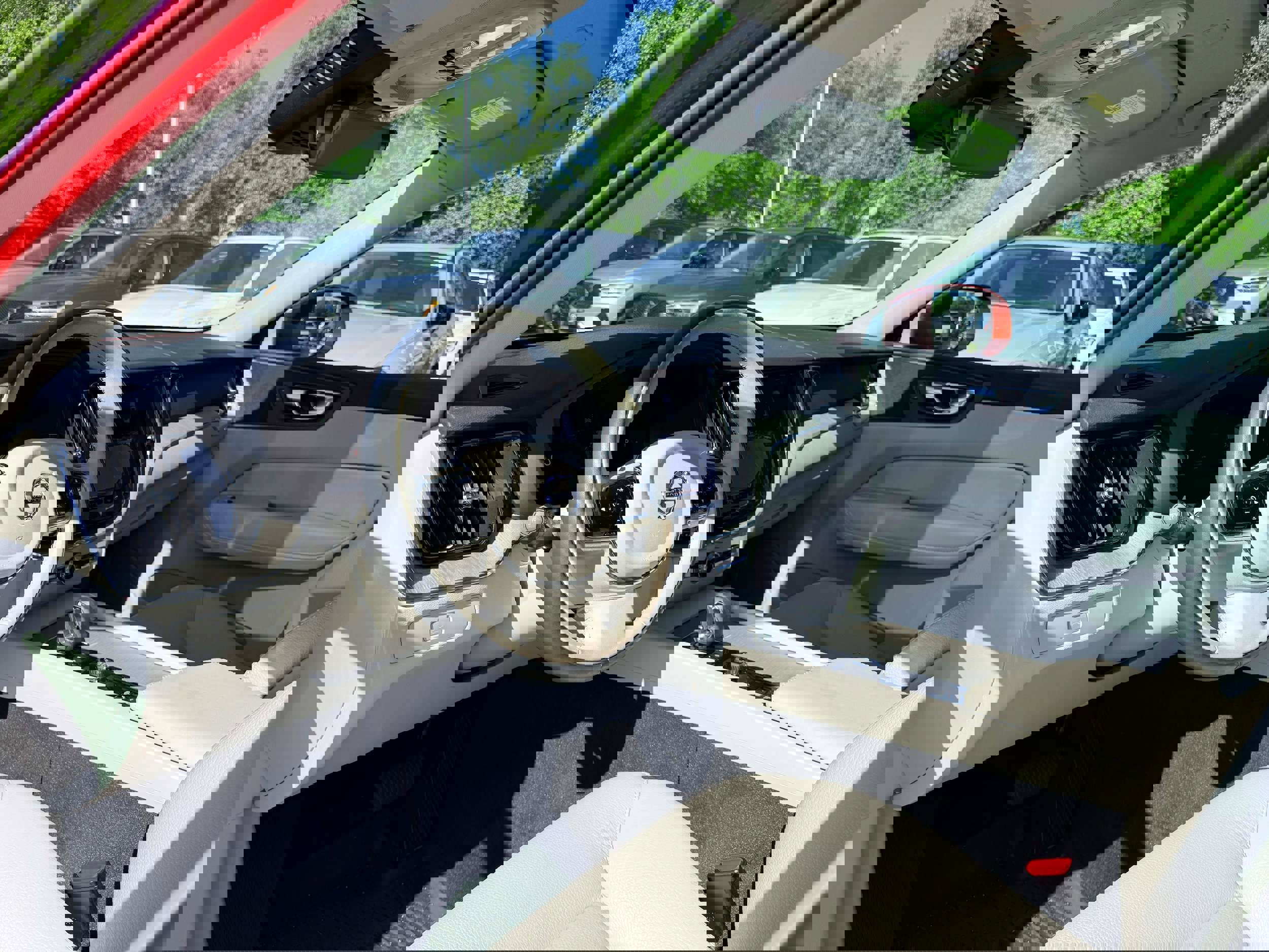 Certified 2023 Volvo XC60 B5 Plus w/ Climate Package image 8