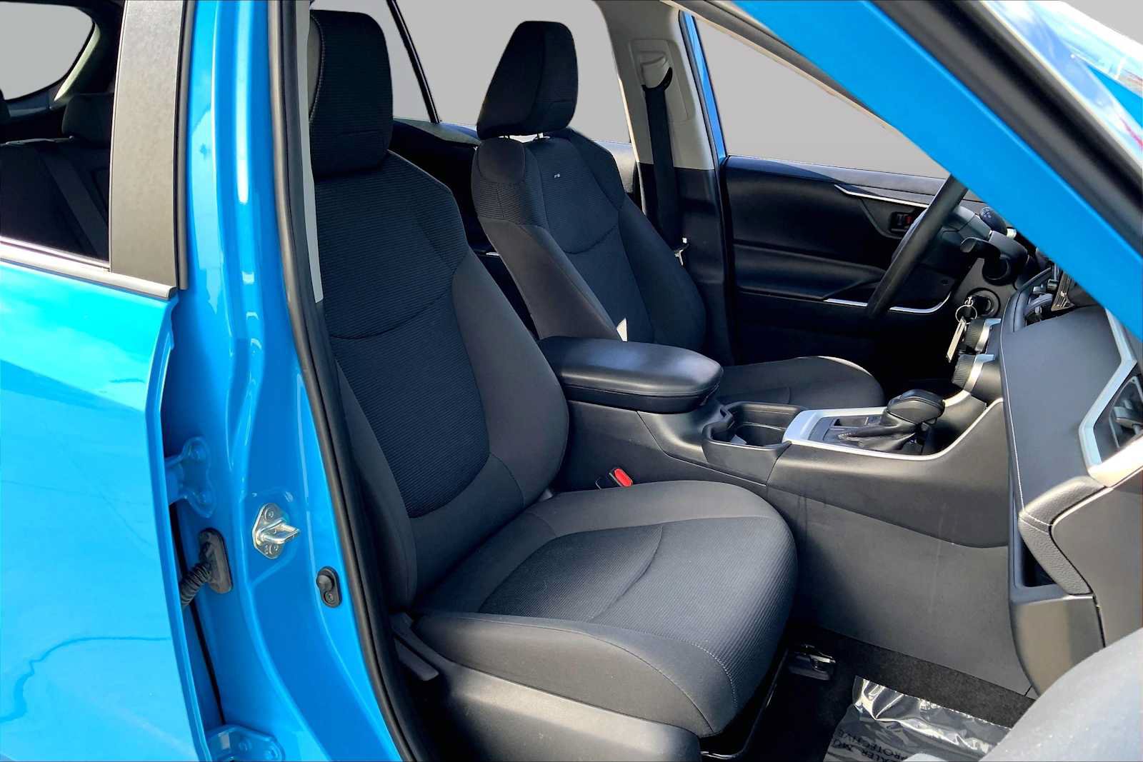 Used 2020 Toyota RAV4 LE AWD/4WD image 8