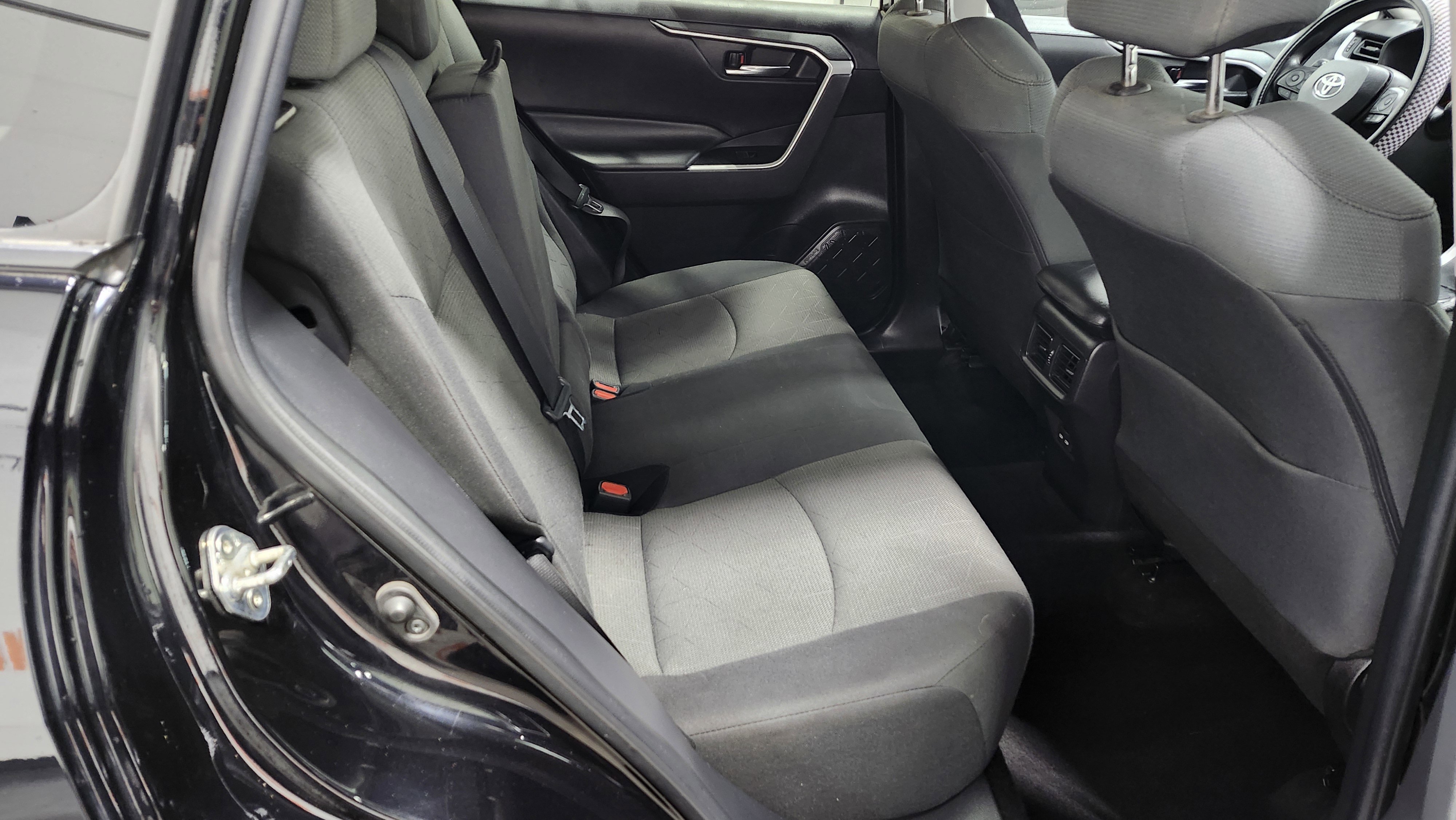 Used 2022 Toyota RAV4 XLE w/ Convenience Package image 19