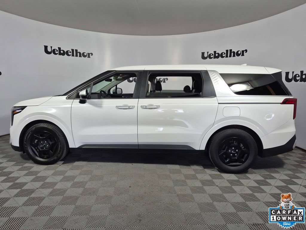 Used 2025 Kia Carnival FWD image 4