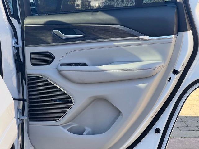 Used 2022 Jeep Grand Cherokee Overland w/ Advanced Protech Group III image 50