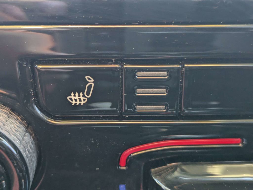 Used 2023 Jeep Grand Cherokee Limited w/ Black Appearance Package image 19