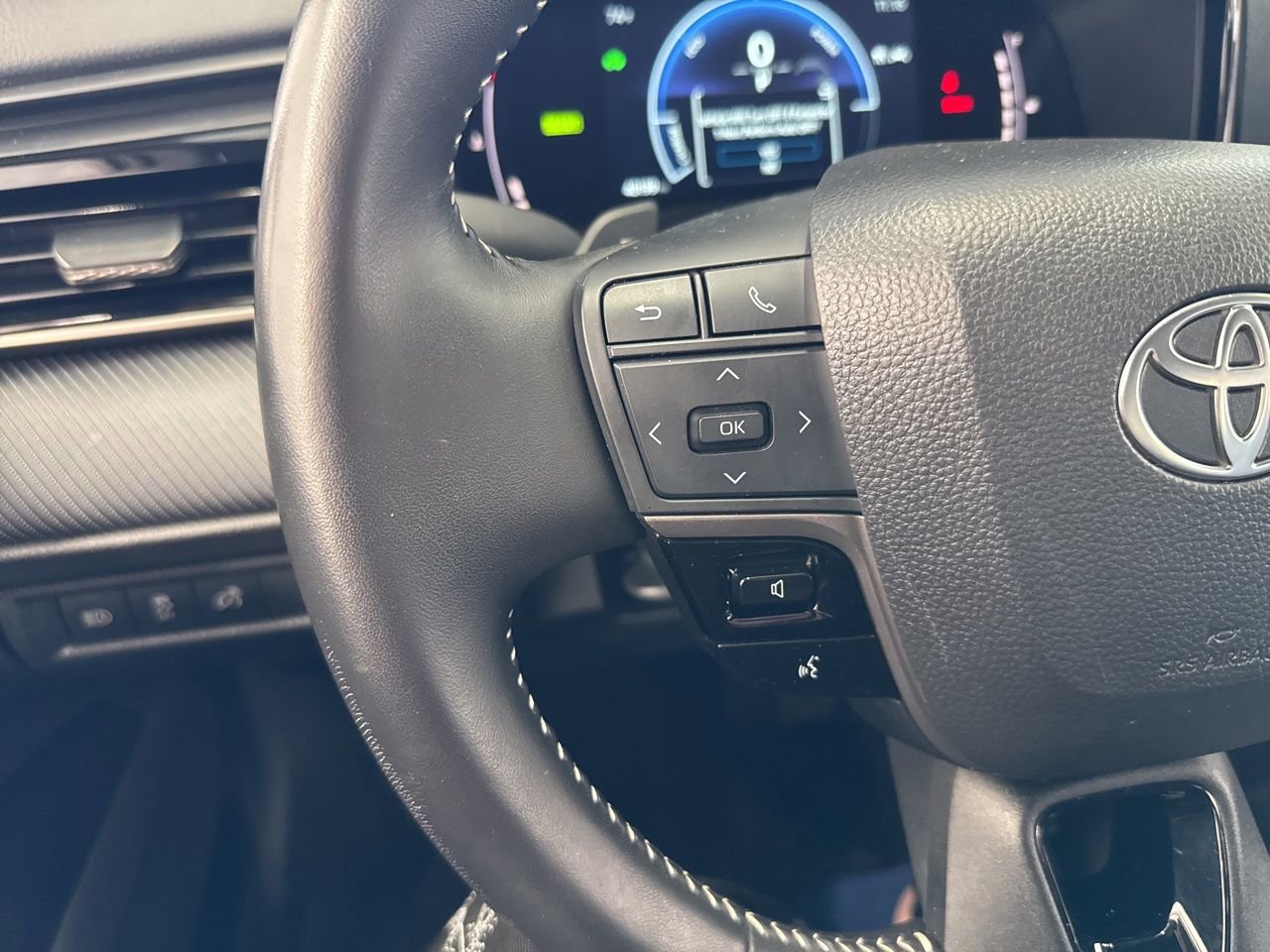 Used 2025 Toyota Camry SE w/ Convenience Package image 18