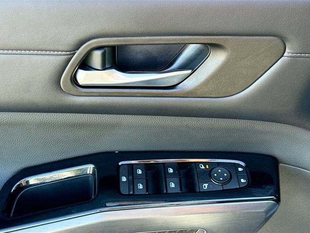 Used 2023 Nissan Pathfinder SL AWD/4WD image 18
