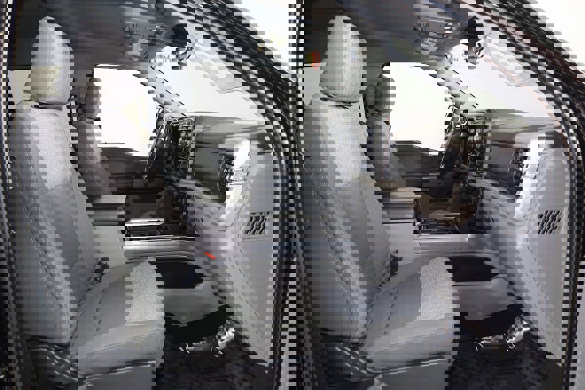 Used 2023 Ford F450 XLT w/ FX4 Off-Road Package image 11