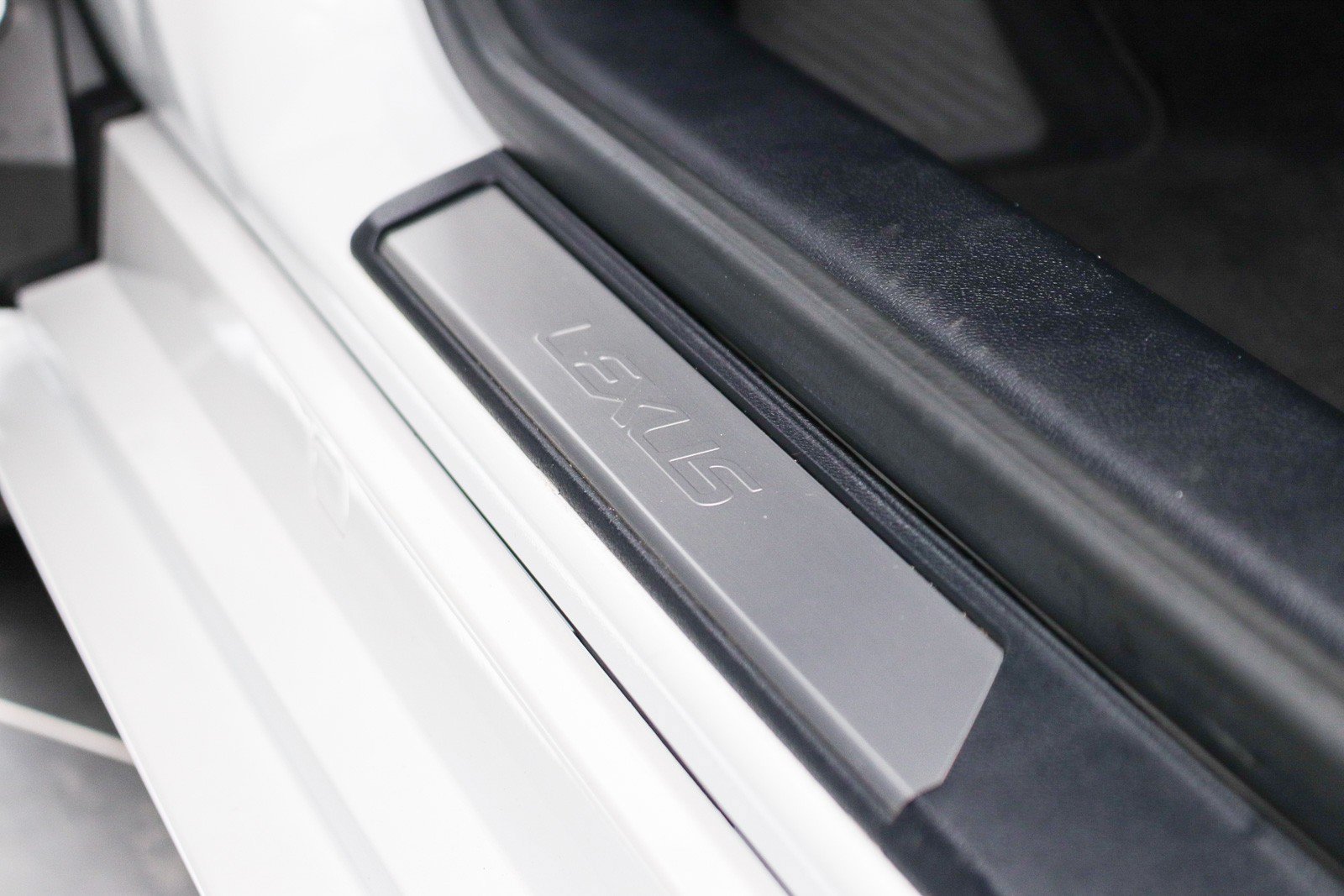 Used 2024 Lexus ES 300h w/ Luxury Package FWD image 34