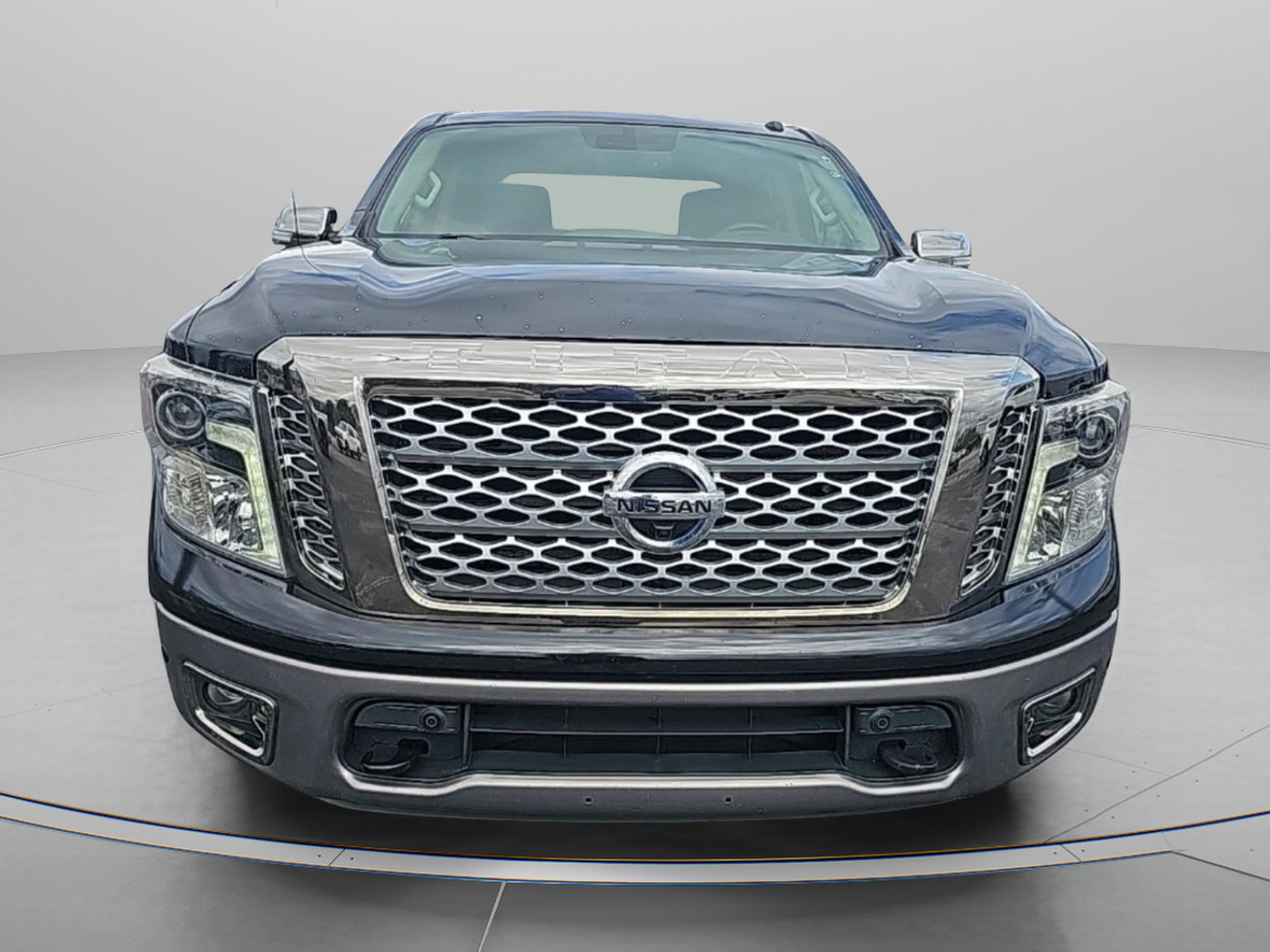 Used 2018 Nissan Titan Platinum Reserve w/ Platinum Utility Package image 2