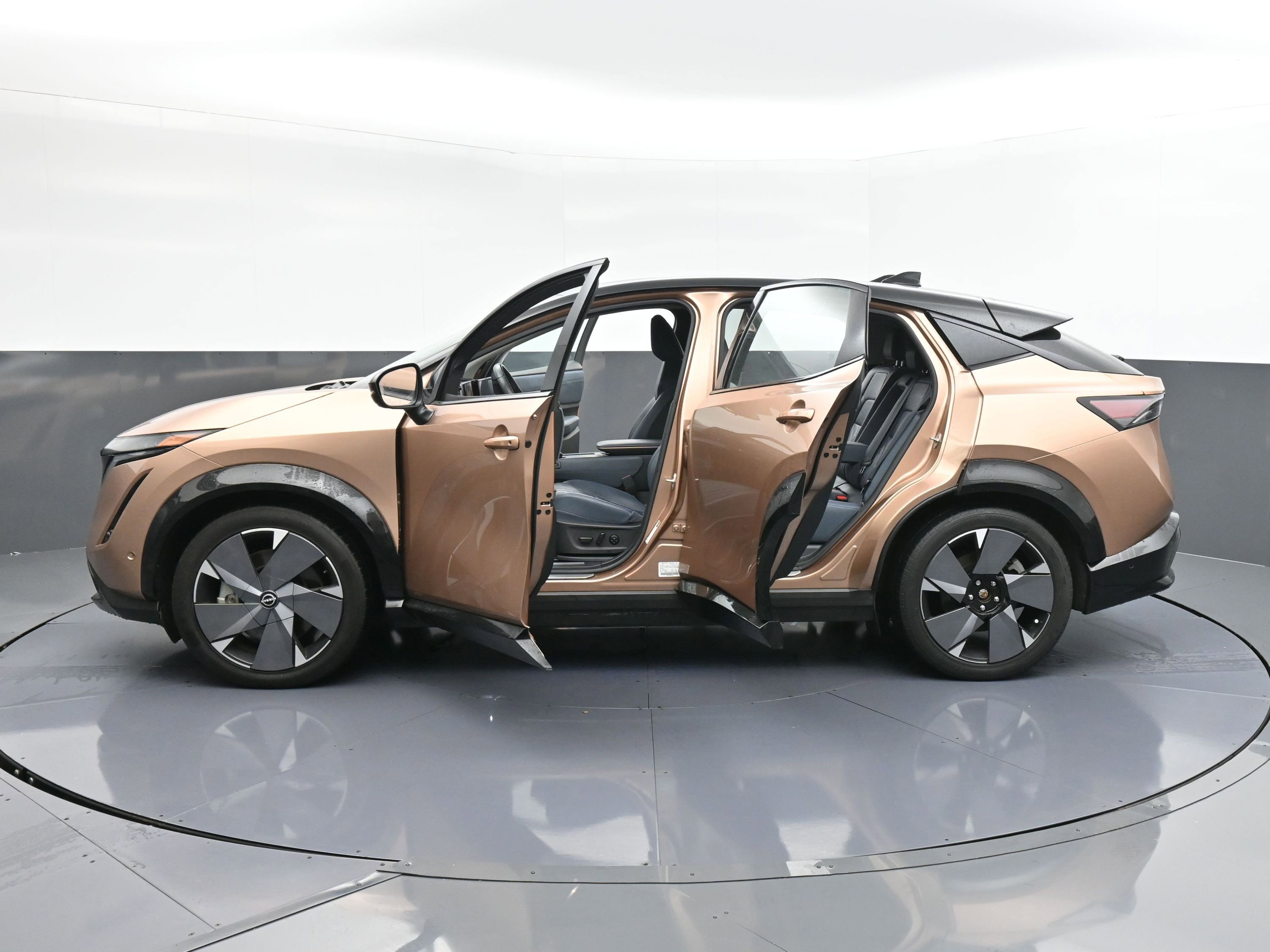 Used 2023 Nissan Ariya image 37