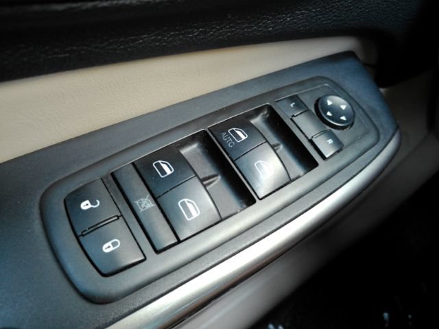 Used 2019 Jeep Cherokee Latitude w/ Popular Appearance Group FWD image 28