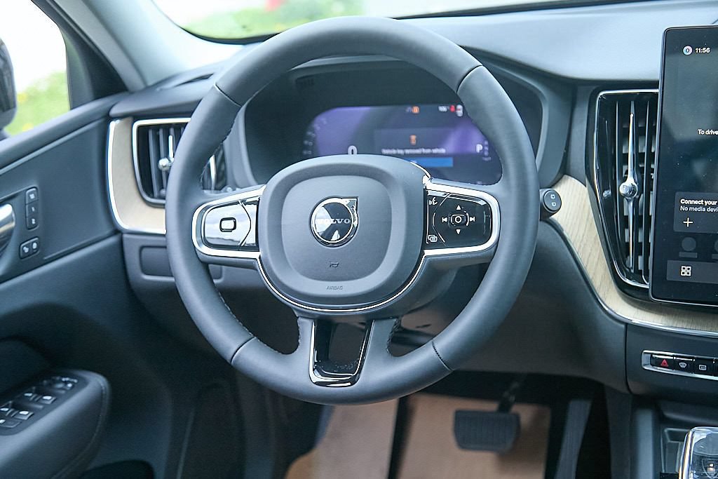 New 2026 Volvo XC60 B5 Plus w/ Climate Package AWD/4WD image 25