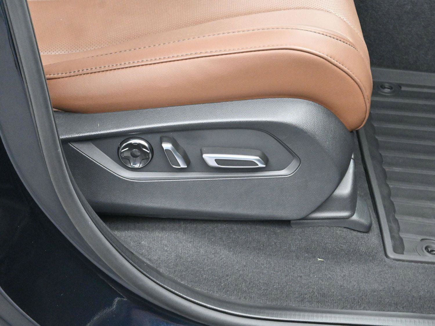 Used 2024 Acura MDX FWD w/ Technology Package image 37