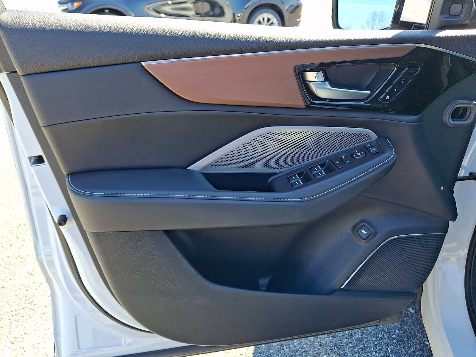 Used 2022 Acura MDX SH-AWD w/ Technology Package image 11