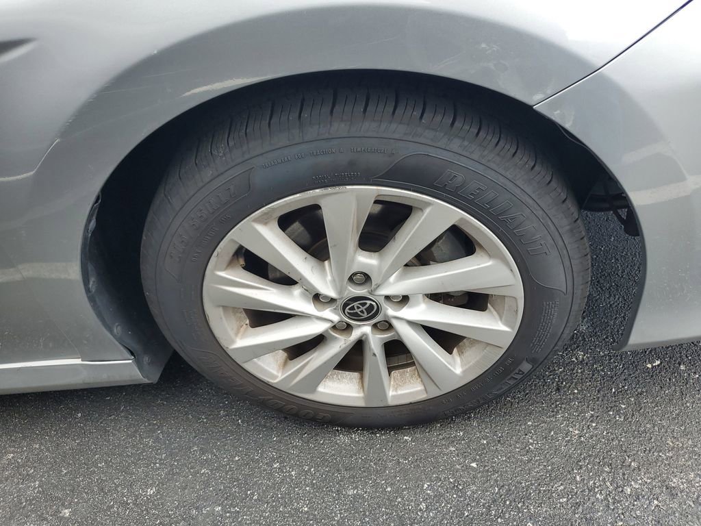 Used 2022 Toyota Camry LE image 9