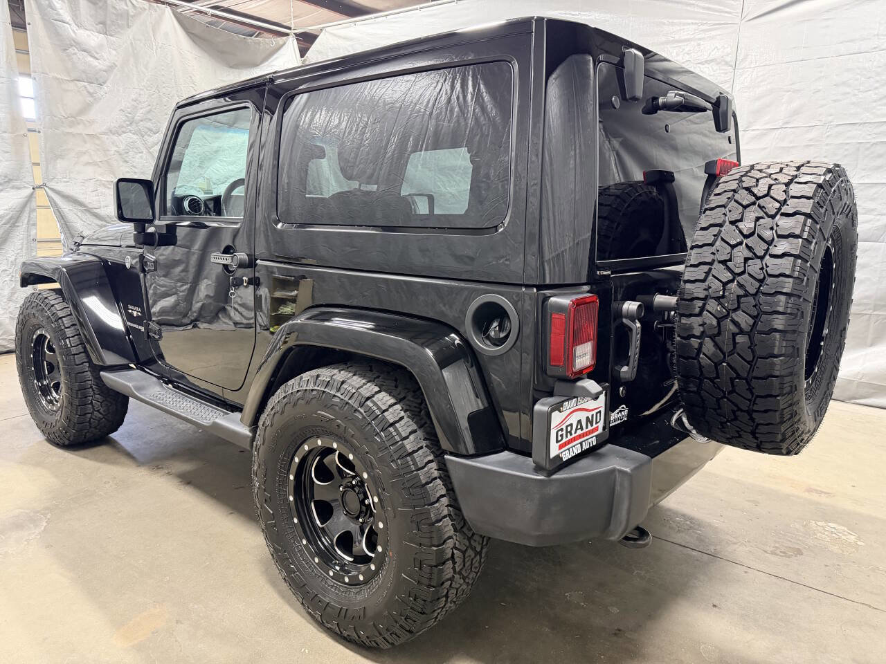 Used 2018 Jeep Wrangler Sahara w/ Connectivity Group image 7