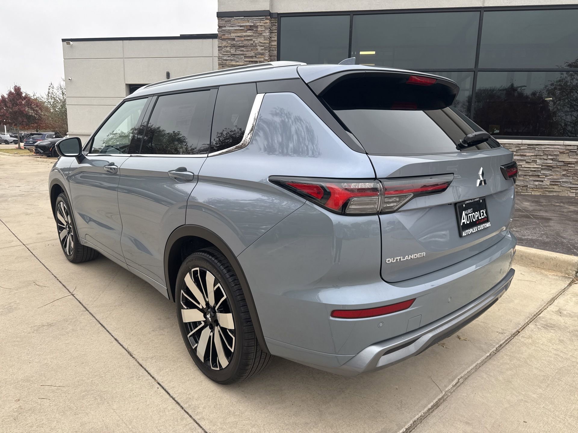 New 2026 Mitsubishi Outlander SEL FWD image 3