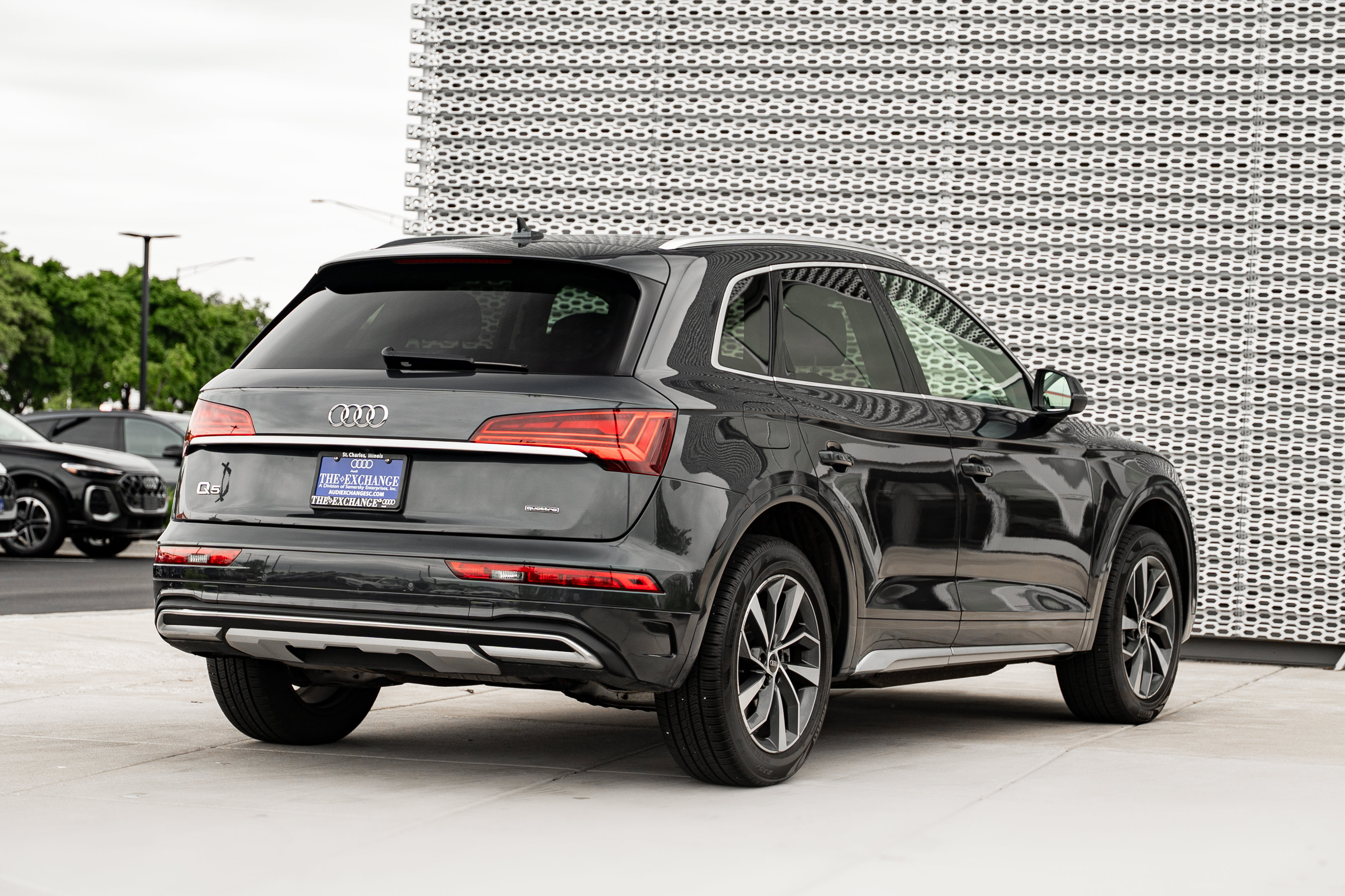 Used 2021 Audi Q5 2.0T Premium Plus w/ Premium Plus Package AWD/4WD image 4