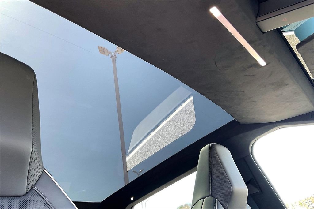 Used 2025 Tesla Cybertruck AWD Crew Cab image 22