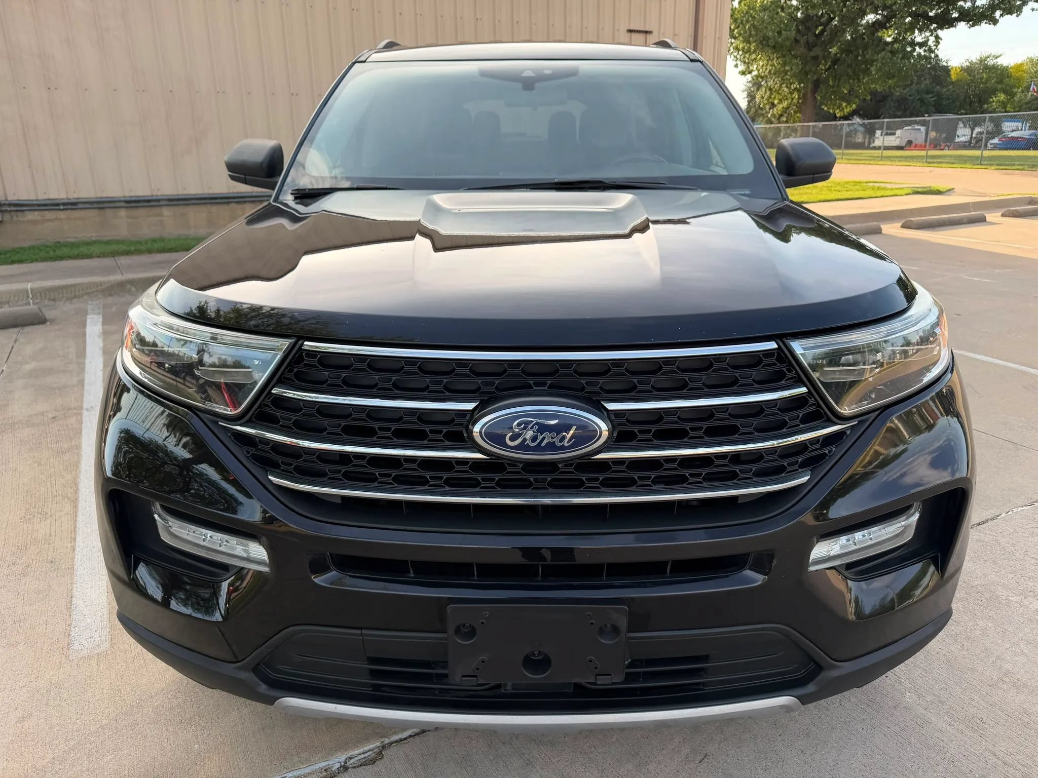 Used 2020 Ford Explorer XLT w/ Equipment Group 202A AWD/4WD image 3