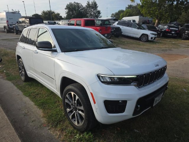 Used 2023 Jeep Grand Cherokee Overland w/ Luxury Tech Group IV RWD image 2