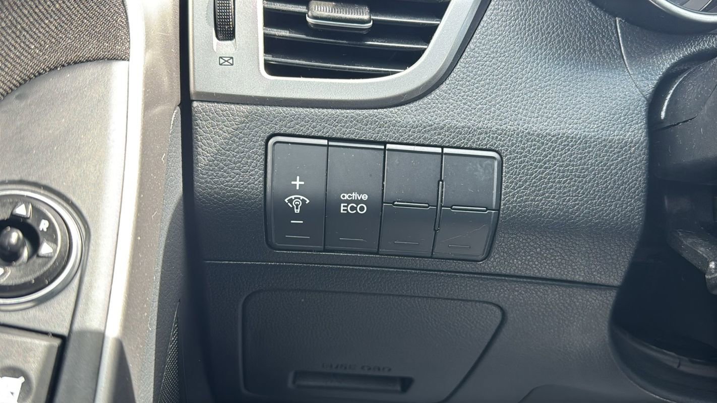 Used 2017 Hyundai Elantra GT image 24