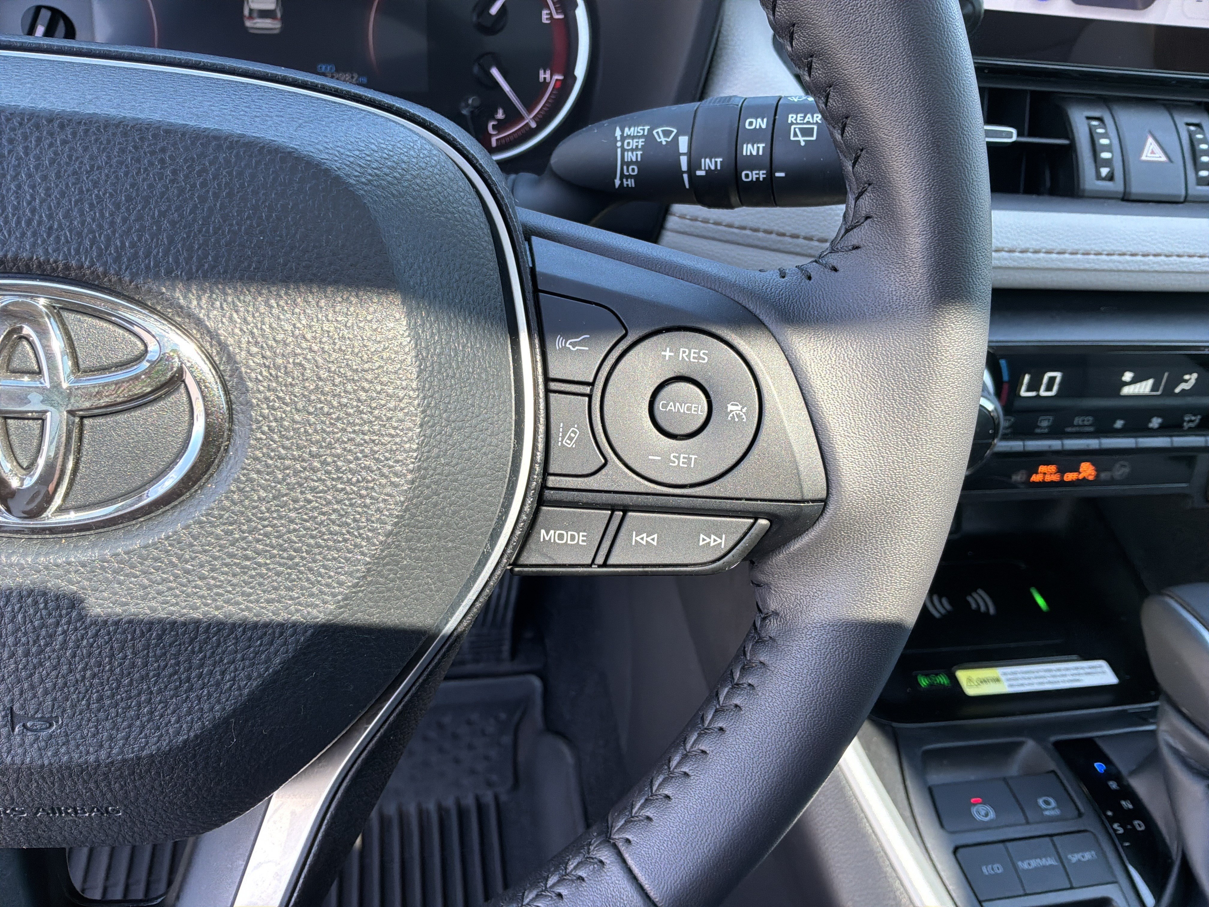 Used 2024 Toyota RAV4 XLE Premium FWD image 20