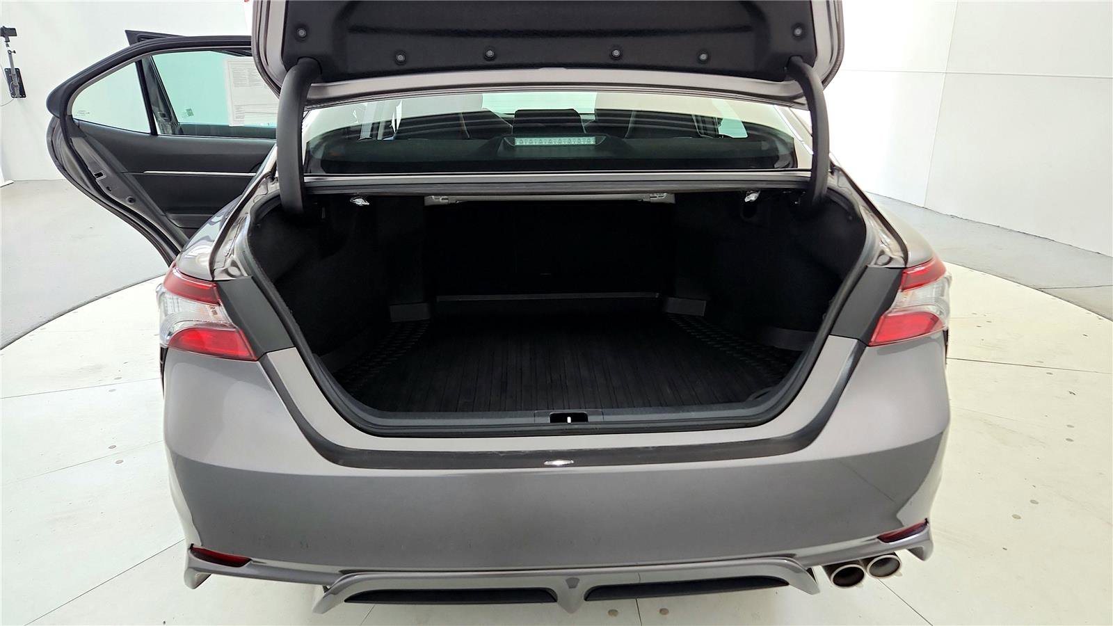 Used 2023 Toyota Camry SE image 20