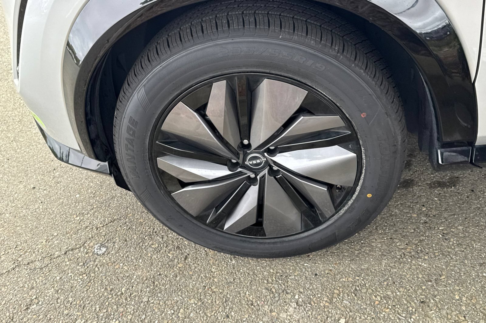 Used 2023 Nissan Ariya FWD image 4