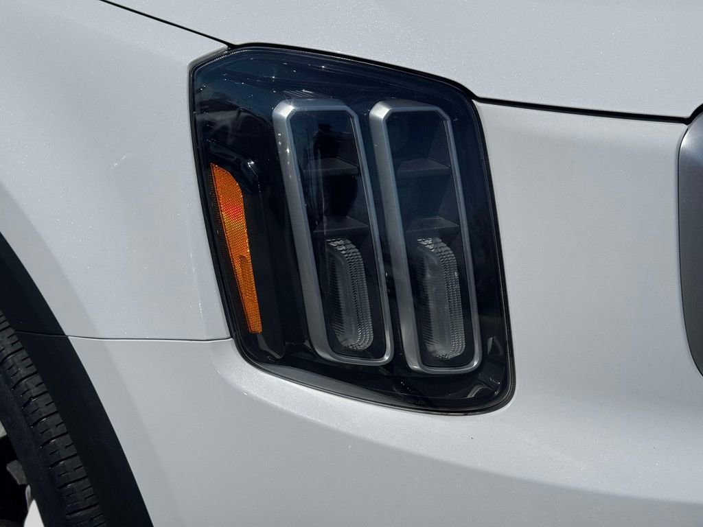 Used 2023 Kia Telluride EX w/ EX Captain's Chair Package image 8