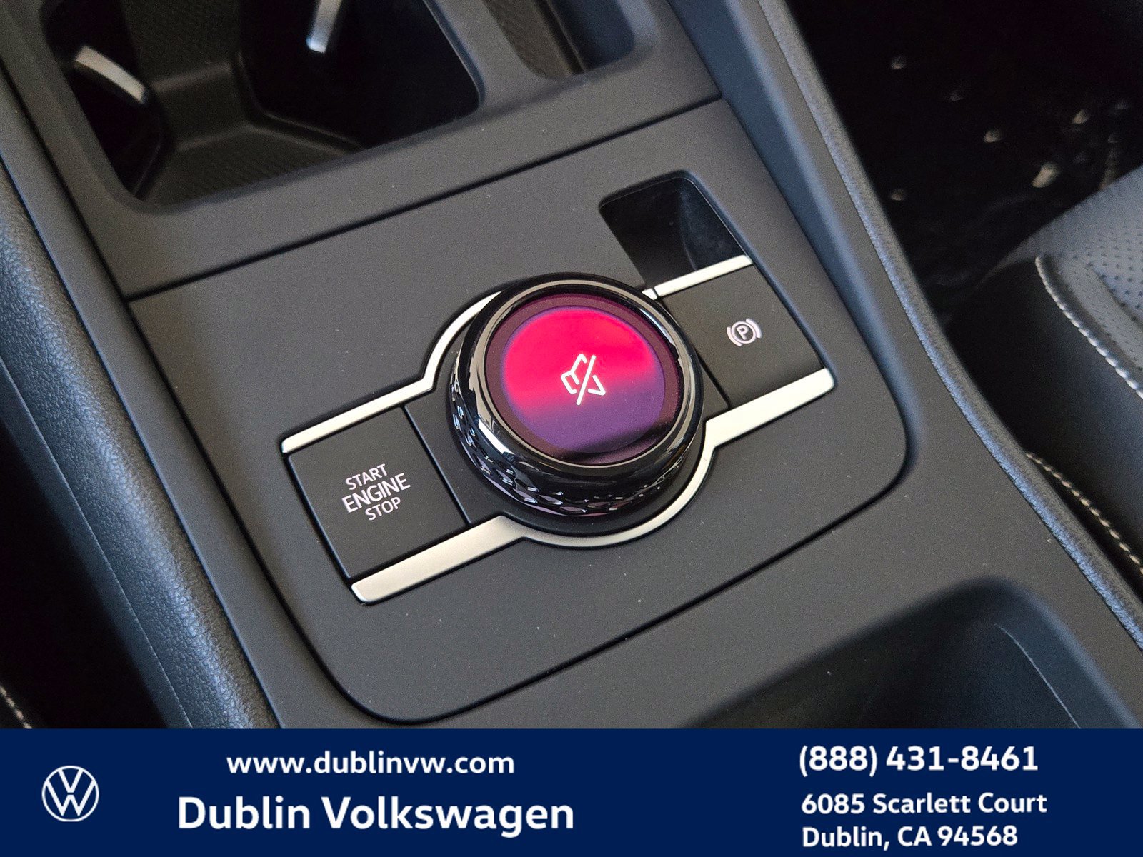New 2026 Volkswagen Tiguan SE FWD image 16