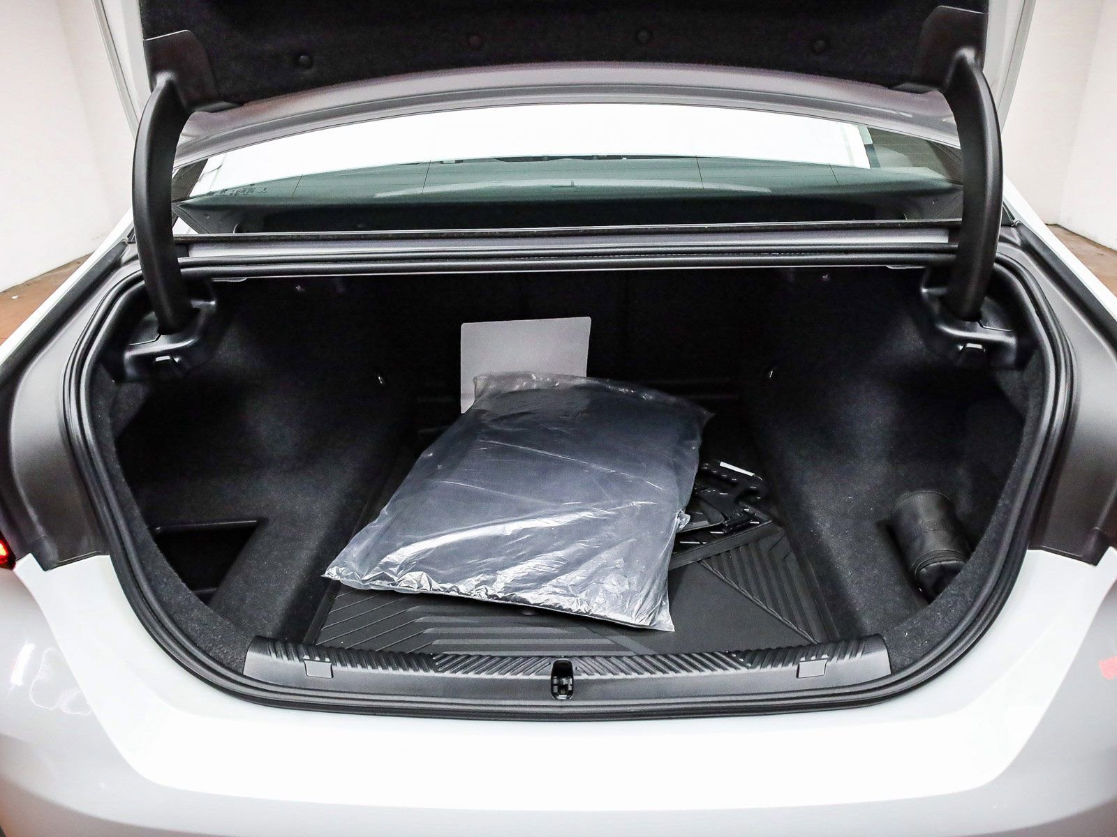 Used 2025 BMW 530i image 27