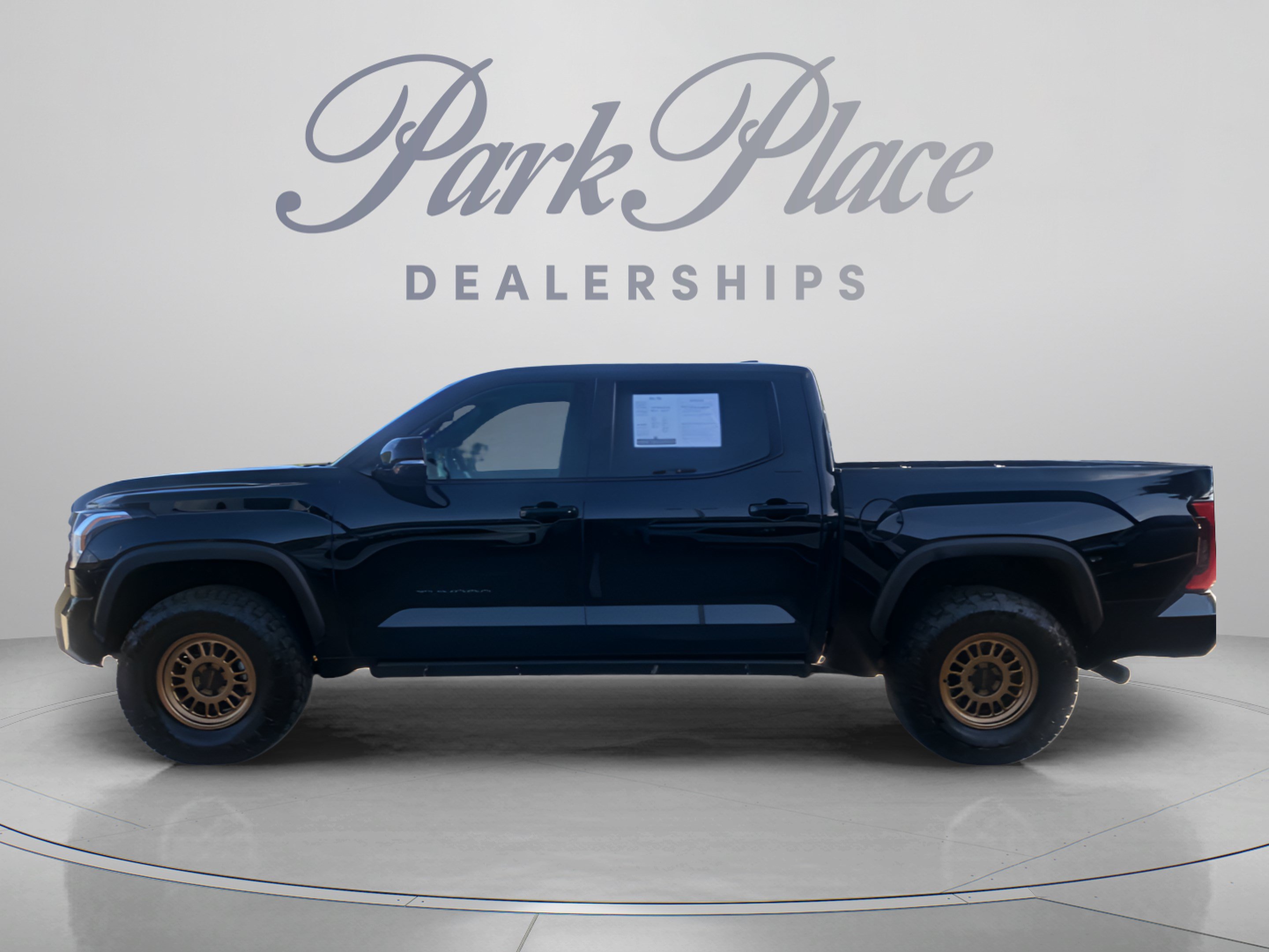 Used 2026 Toyota Tundra Limited AWD/4WD image 2