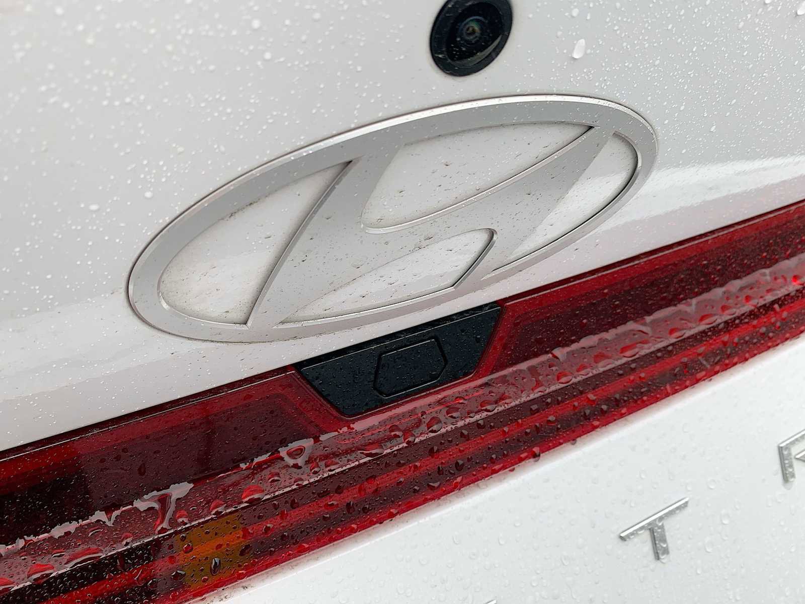 Used 2025 Hyundai Elantra Limited image 32