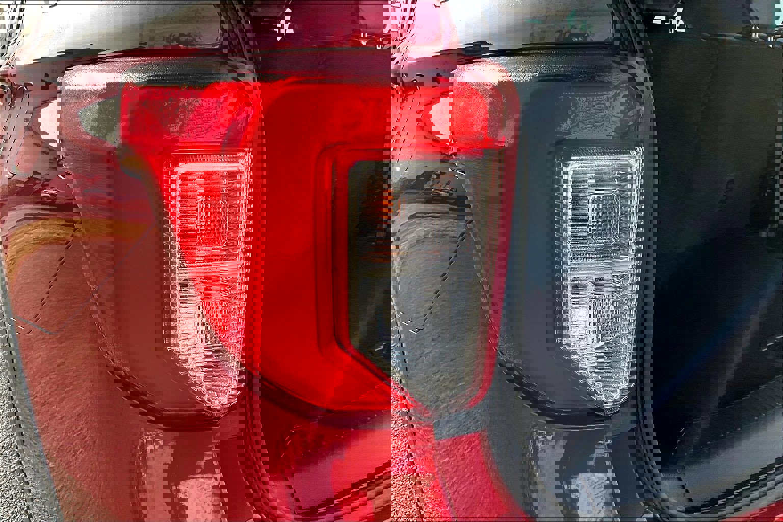 Used 2022 Ford Explorer XLT w/ Equipment Group 202A image 29