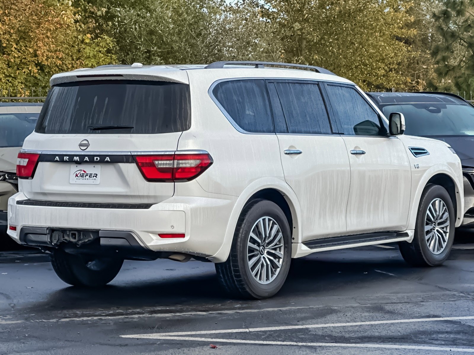 Used 2022 Nissan Armada SV w/ SV Appearance Package image 4